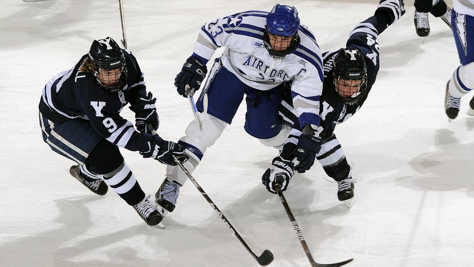 爱游戏体育平台-_湖人一扫颓势，连战连捷_，湖人连签4人