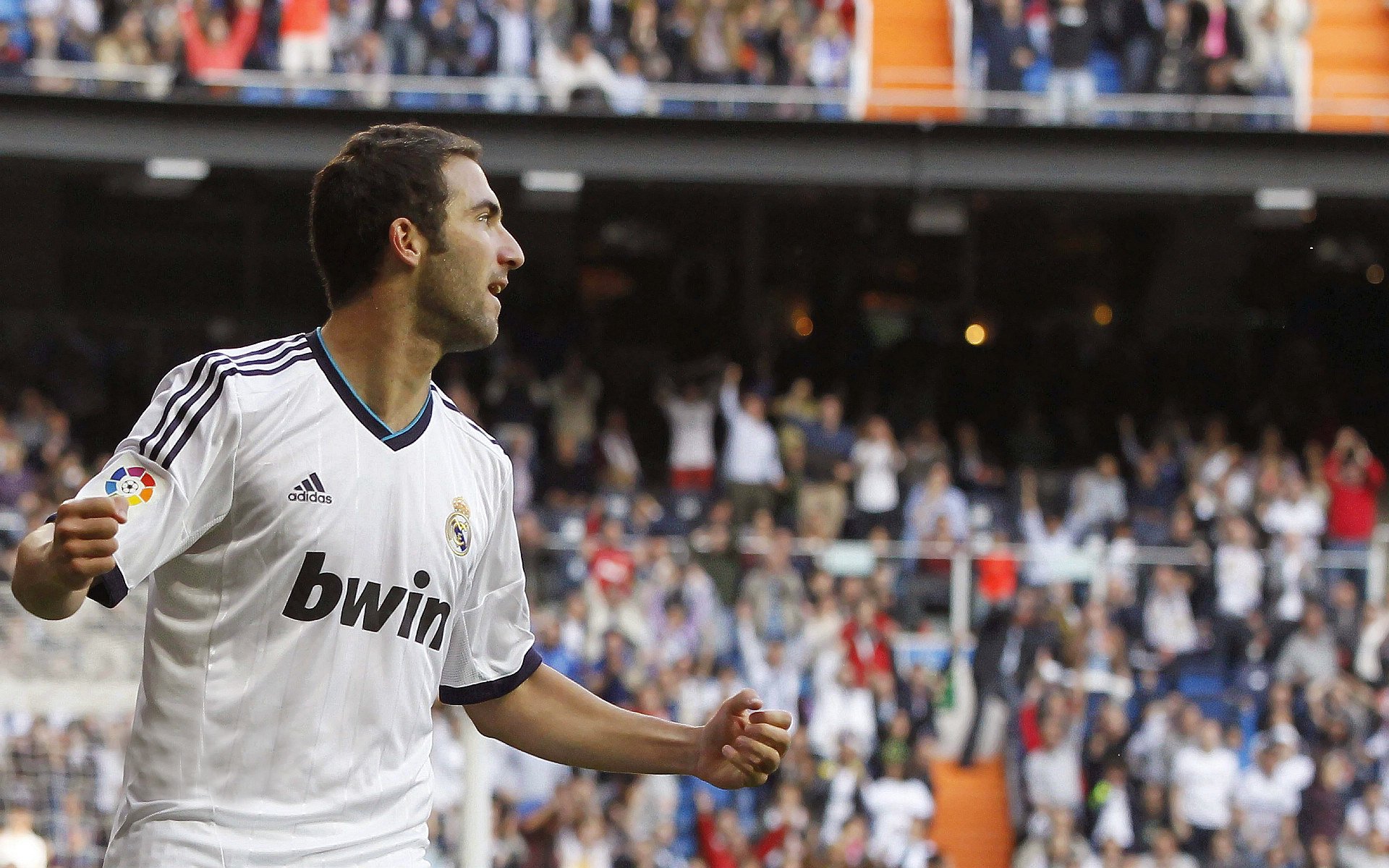 AYX体育-欧冠“奇迹夜”：那些令人惊叹的逆转瞬间，欧冠决赛逆转奇迹